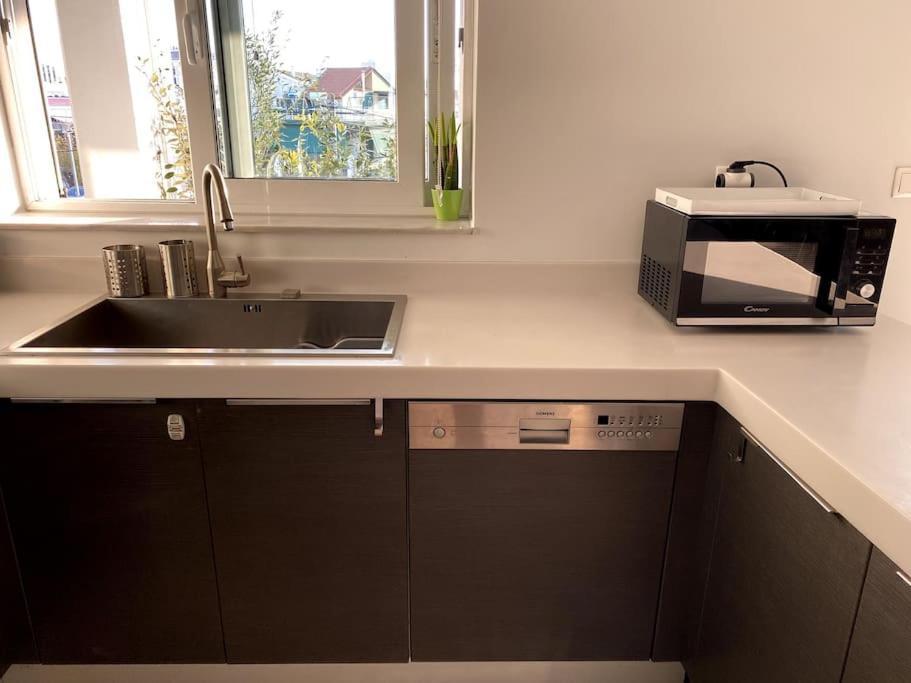 Spacious And Sunkissed 3Br & 2 Bathrooms Apartment Athens Exterior photo